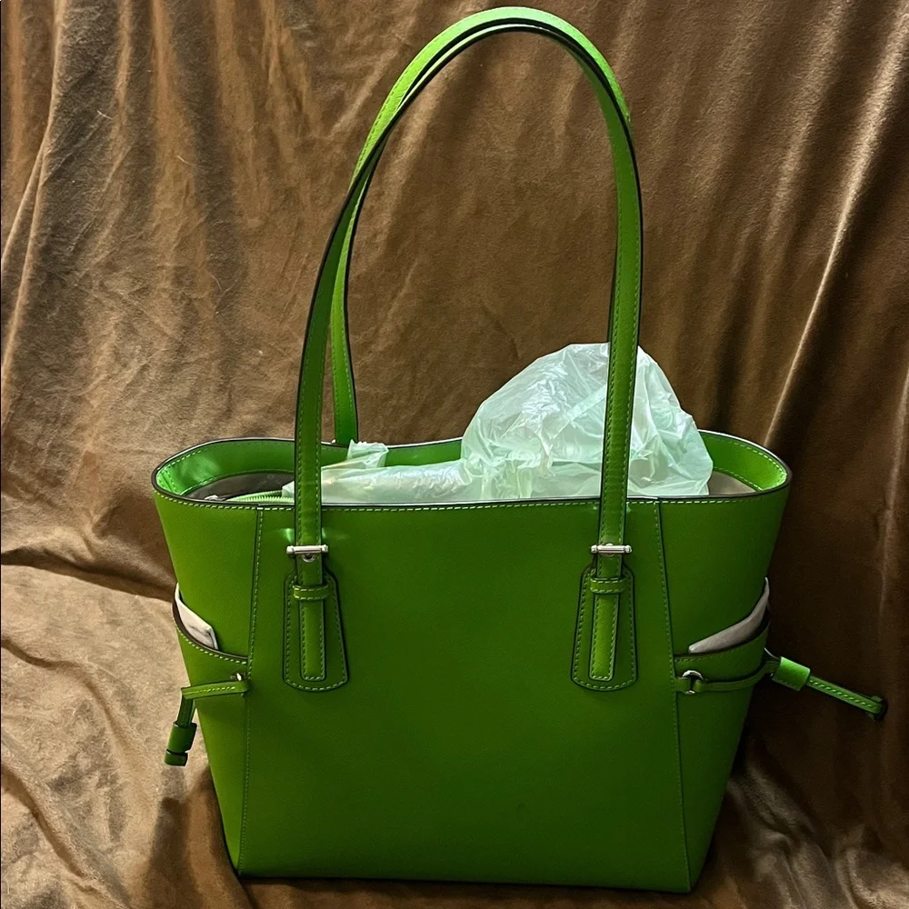 Michael Kors Women's Voyager Large Saffiano Leather Tote Bag - Picture 2 of 6